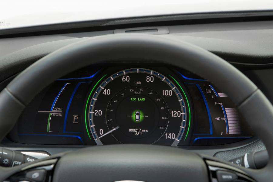 Панель приборов Honda Accord Hybrid 2016 года  (NA) (фото 2 из 41)